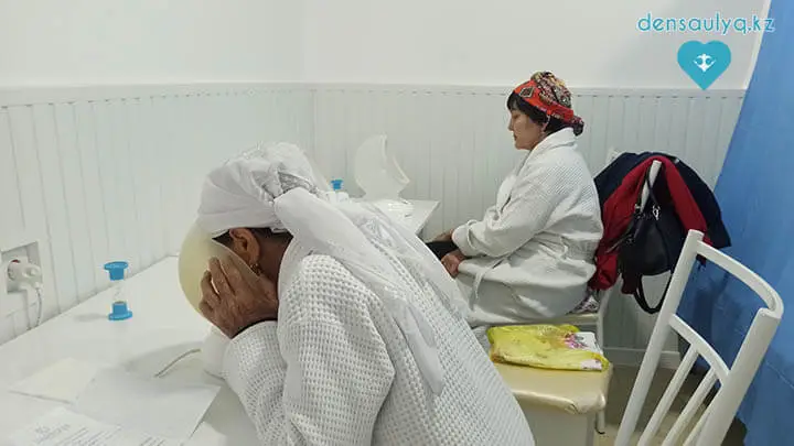 Дархан Сарыағаш шипажайының емдік корпусы. Ингаляцияға арналған үстел Дархан Сарыағаш шипажайының емдік корпусы. Ингаляцияға арналған үстел